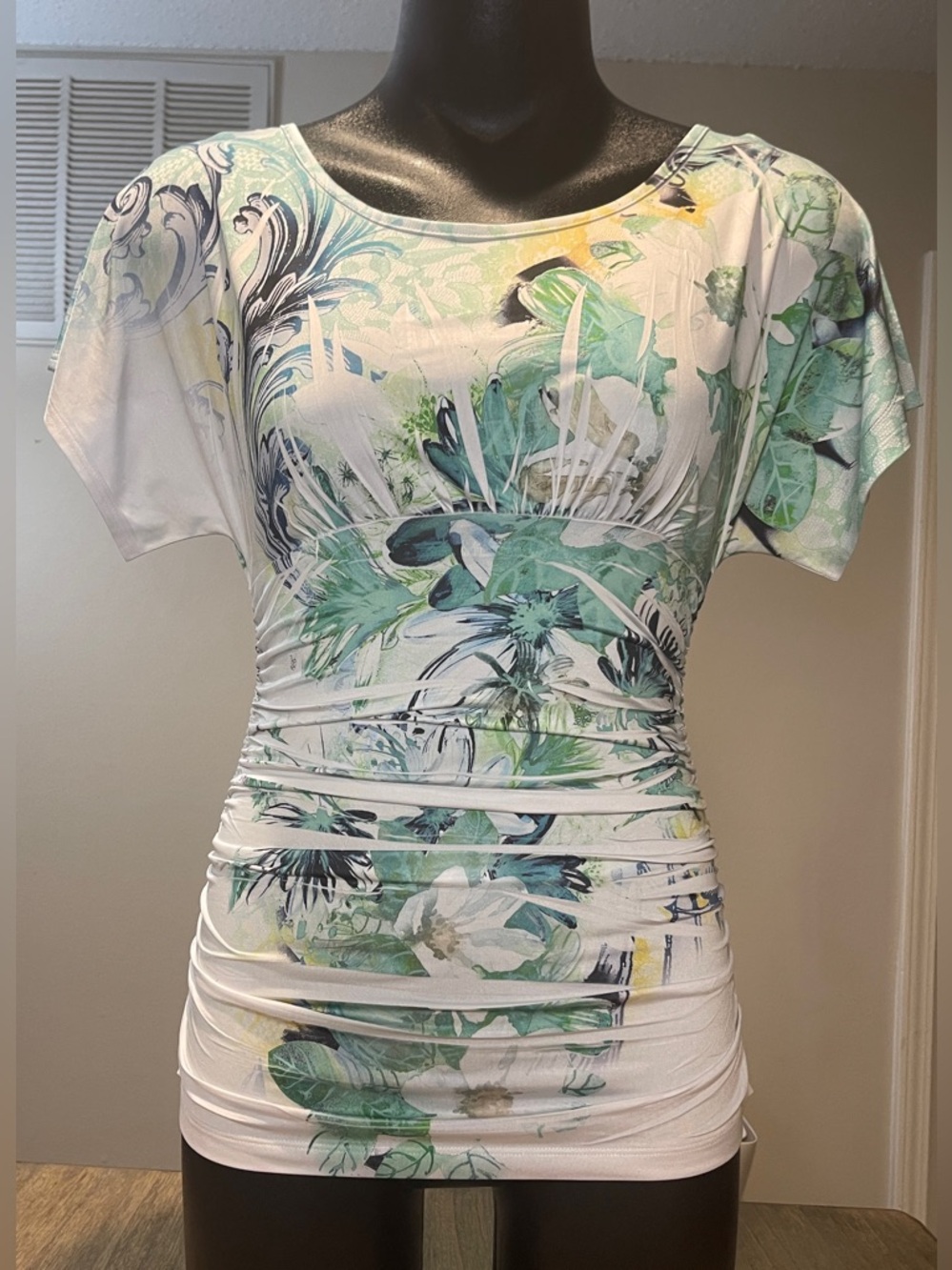 Iz Byer White Floral Ruched Short Sleeve Top with Green Accents, Size Medium